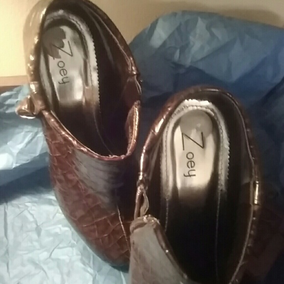 Ladies crocodile print embossed booties - Picture 5 of 6